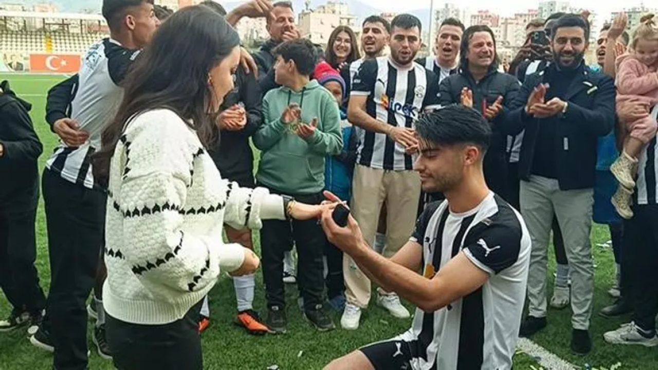Adana'da şampiyonluk maçında evlilik teklifi