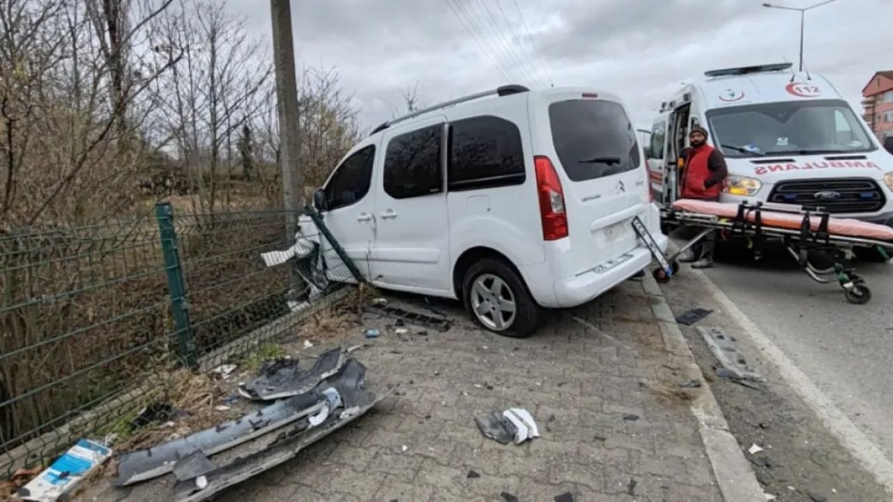 Samsun'da trafik kazası: İki araç çarpıştı, 3 yaralı