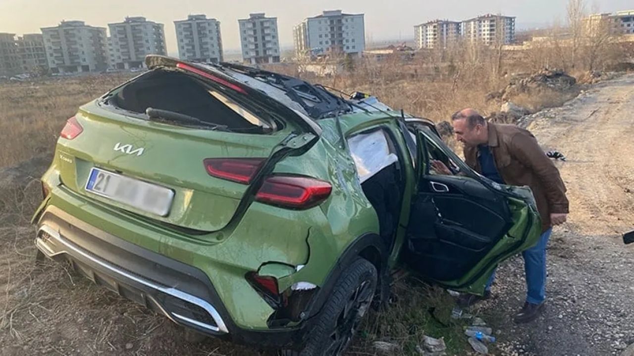 Diyarbakır'da takla atan araçta 3 kişi yaralandı