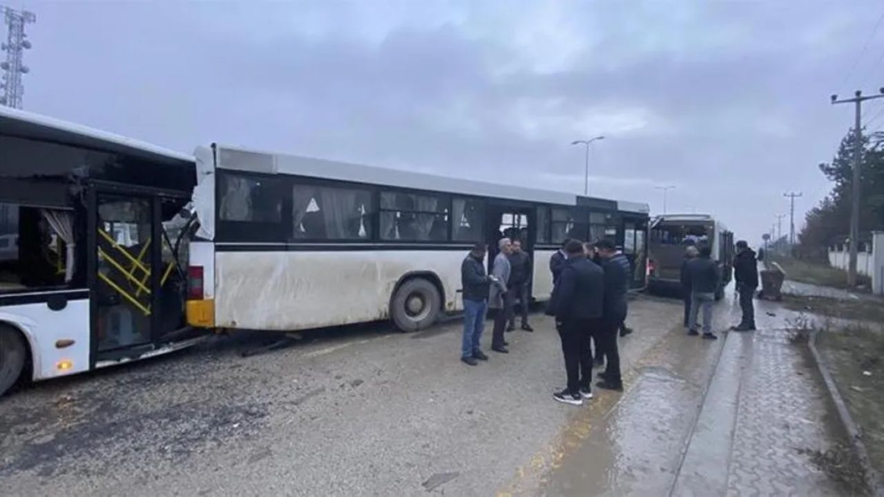 Çubuk'ta meydana gelen trafik kazasında 31 kişi yaralandı