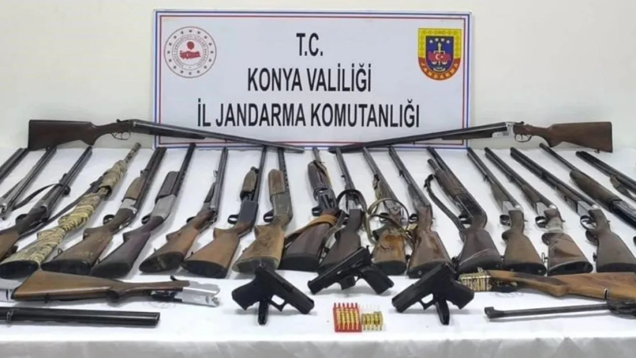 Konya'da bir iş yerinde silah ele geçirildi