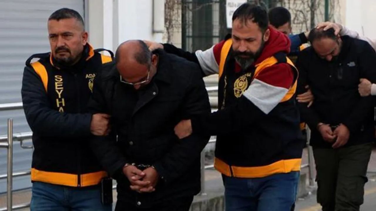 Adana'da yapılan eve baskında 11 tabanca ele geçirildi