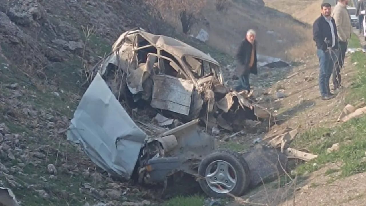 TIR ile Otomobil Çarpıştı: 1 Ölü