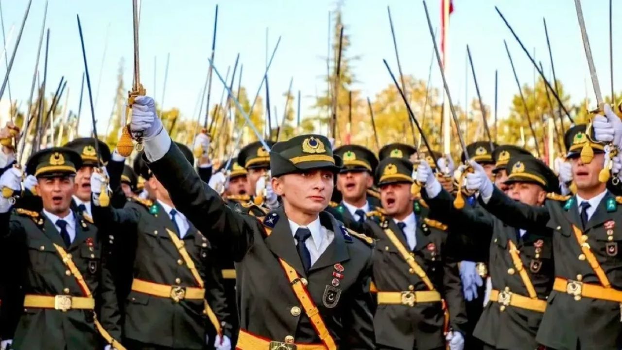 Teğmenlerin kılıçlı yemin sonrası savunması tamamlandı