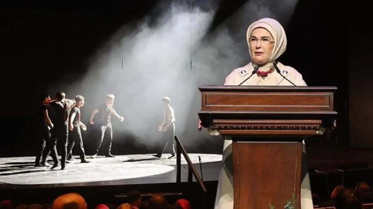 Emine Erdoğan, Altın Çağ Oyununu İzledi