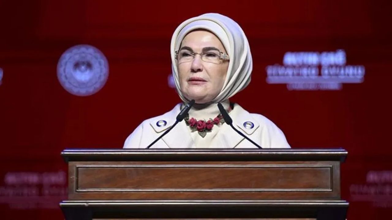 Emine Erdoğan Altın Çağ Oyununa Destek Verdi