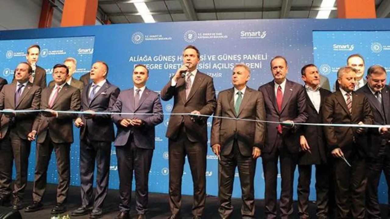 İzmir'deki Yeni Açılış İçin Bakanlar ve Yetkililer Bir Araya Geldi