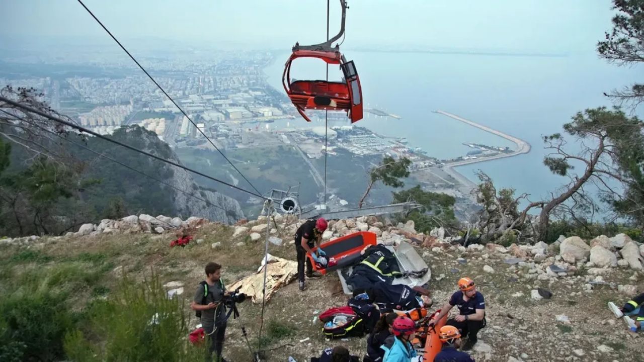 Antalya'daki Teleferik Kazasında Tahliye Kararı Verildi