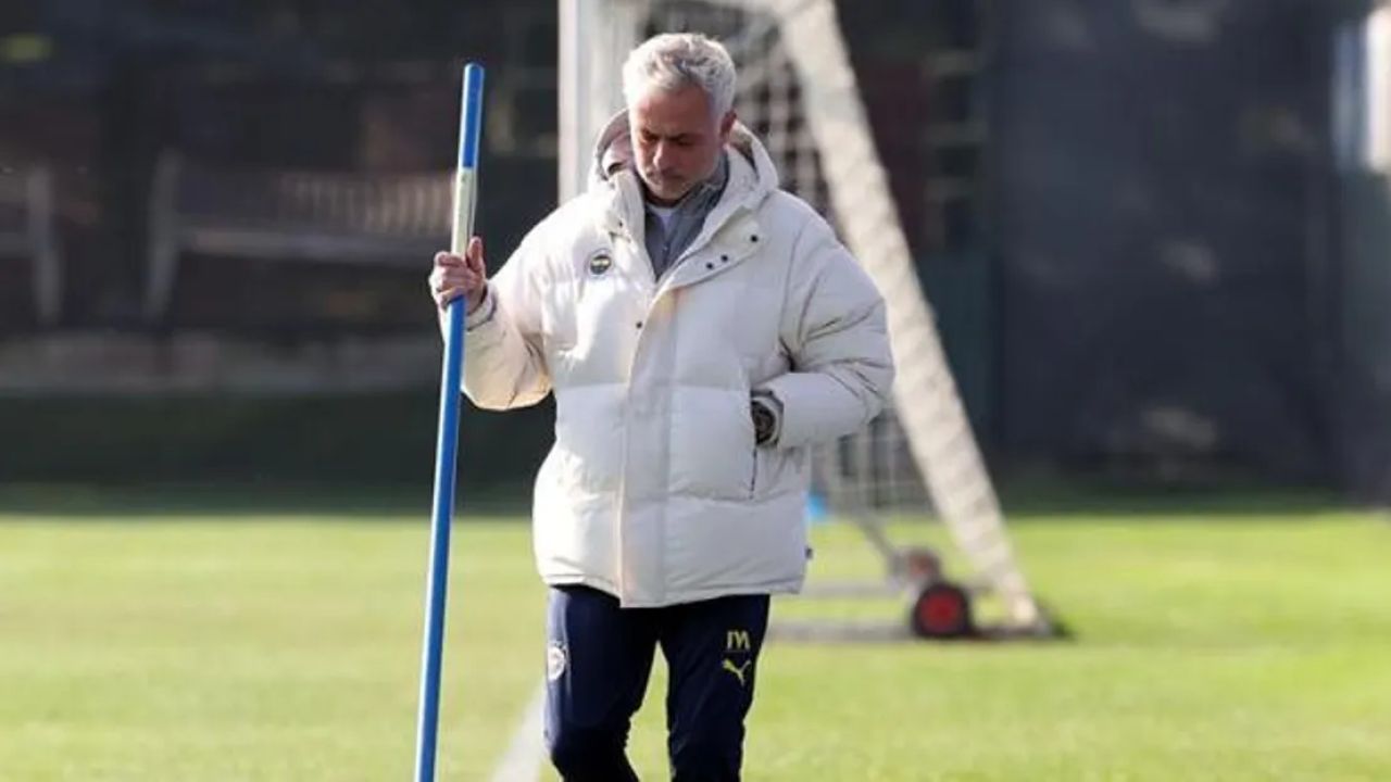 Fenerbahçe'nin Adana Demirspor maçı kadrosu açıklandı