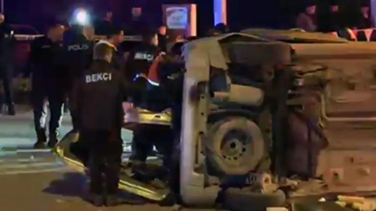 Adana'da ters yönde çarpışma: 1 ölü