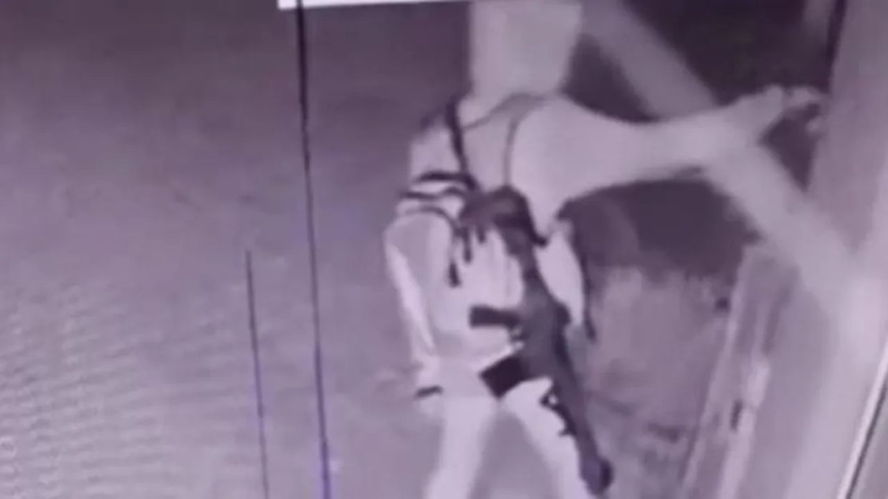 Silahlı kadın iç çamaşırı mağazasını soydu