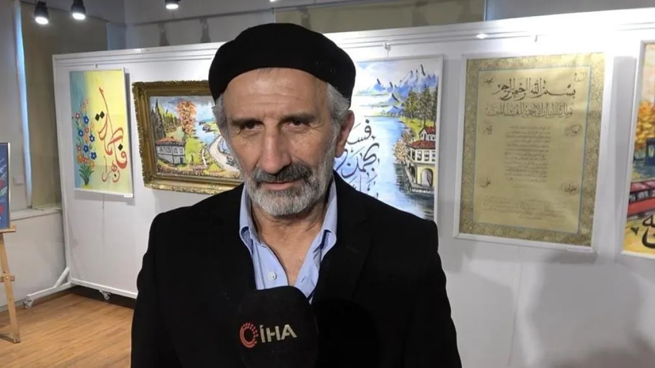 Yalova'dan çok yönlü hattat iki Kur'an-ı Kerim'i aynı anda yazıyor