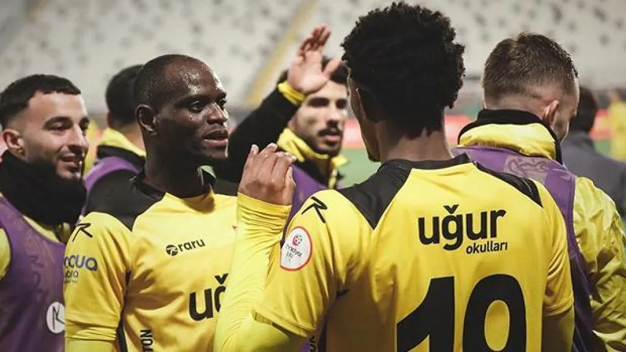 İstanbulspor, Manisa FK'yi 1-0 mağlup etti