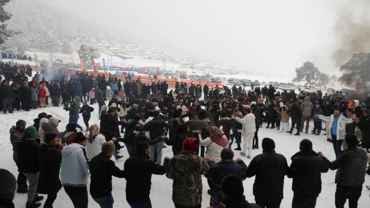 Karadeniz'de renkli kış festivali coşkusu