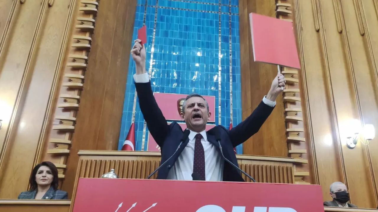 Özgür Özel'den Hükümete Yargı Eleştirisi