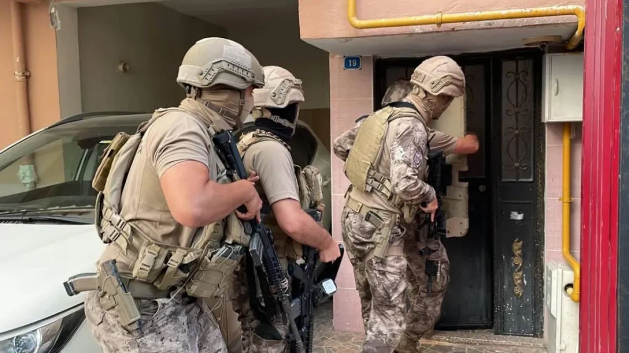İstanbul'da FETÖ operasyonu: 18 kişi gözaltına alındı