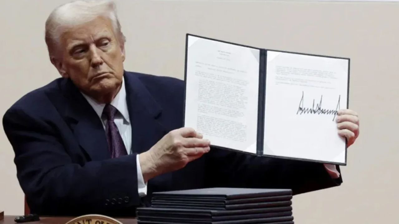 Trump, göreve hızlı başlayarak kararname fırtınası estirdi