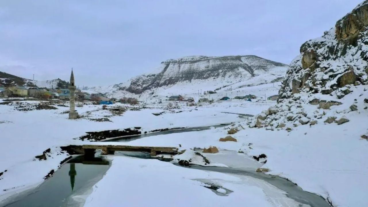 Yazıcı Barajı'nda su seviyesi düştü, cami minareleri ortaya çıktı