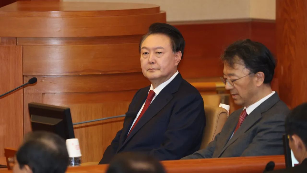 Güney Kore başkanı yoon hakim karşısında
