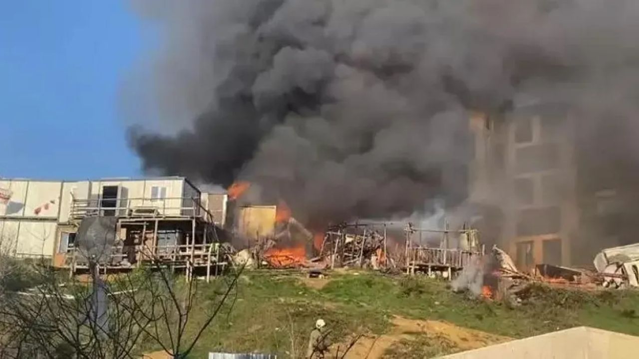 Üsküdar'da işçi konteynerlerinde yangın çıktı