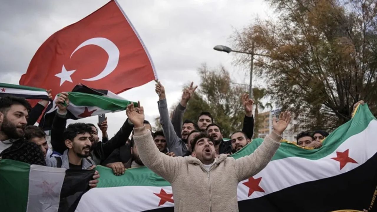 Suriye Savunma Bakanı, Türkiye İle İlişkilerin Mükemmel Olduğunu Belirtti