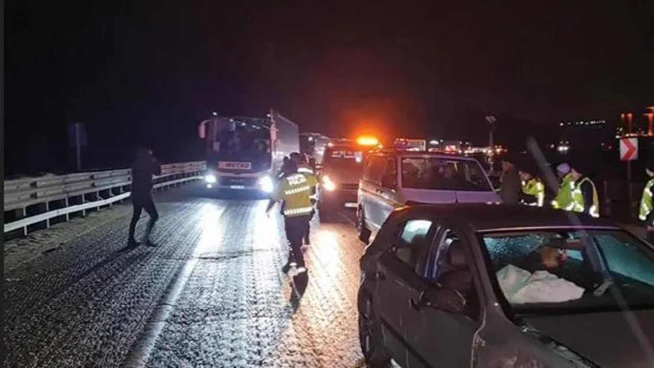 Kaza yerindeki sağlık ekiplerine araç çarptı: 10 kişi yaralandı
