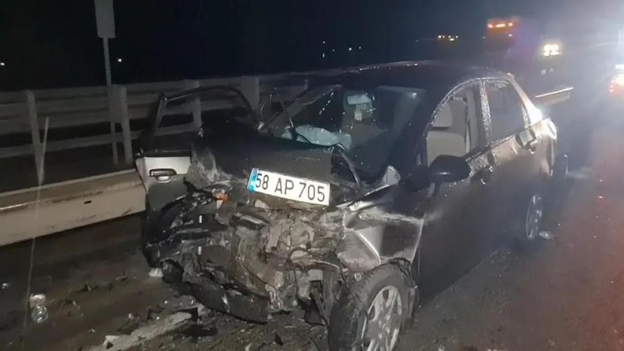 Sağlık ekiplerine yağmurda araç çarpması sonucu kaza oldu