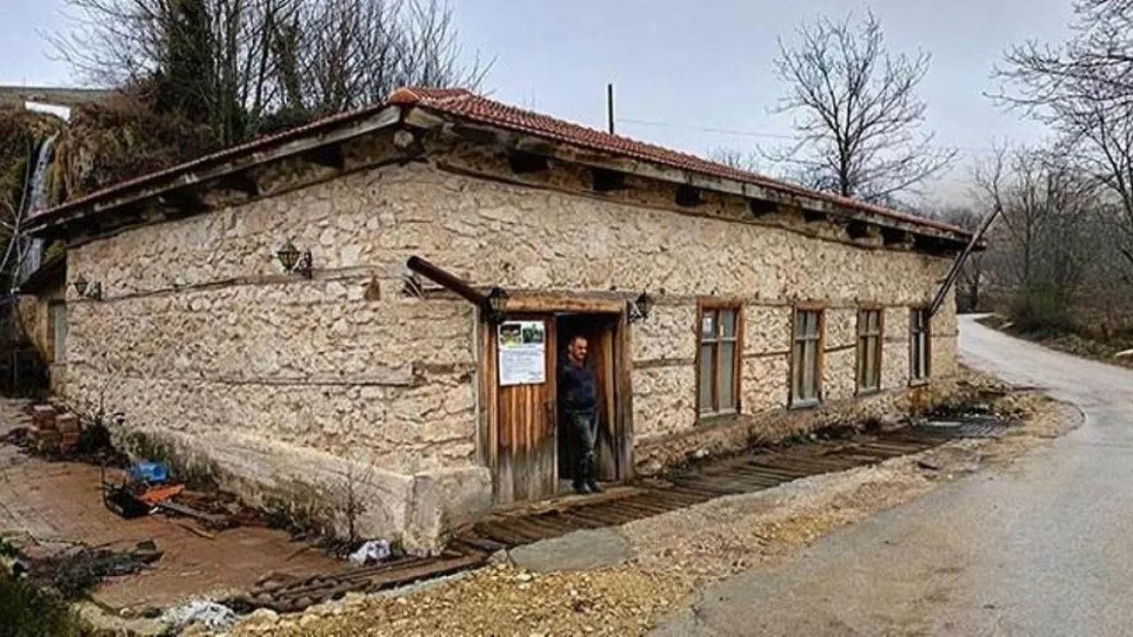 3 Asırlık Değirmen Zamanın İzlerine Direniyor