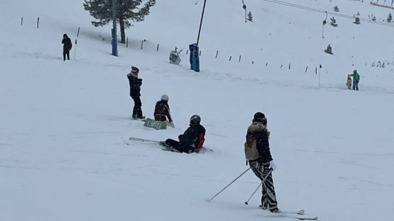 Kartalkaya'da yangın sonrası yapılan kayak etkinliği tepki topladı