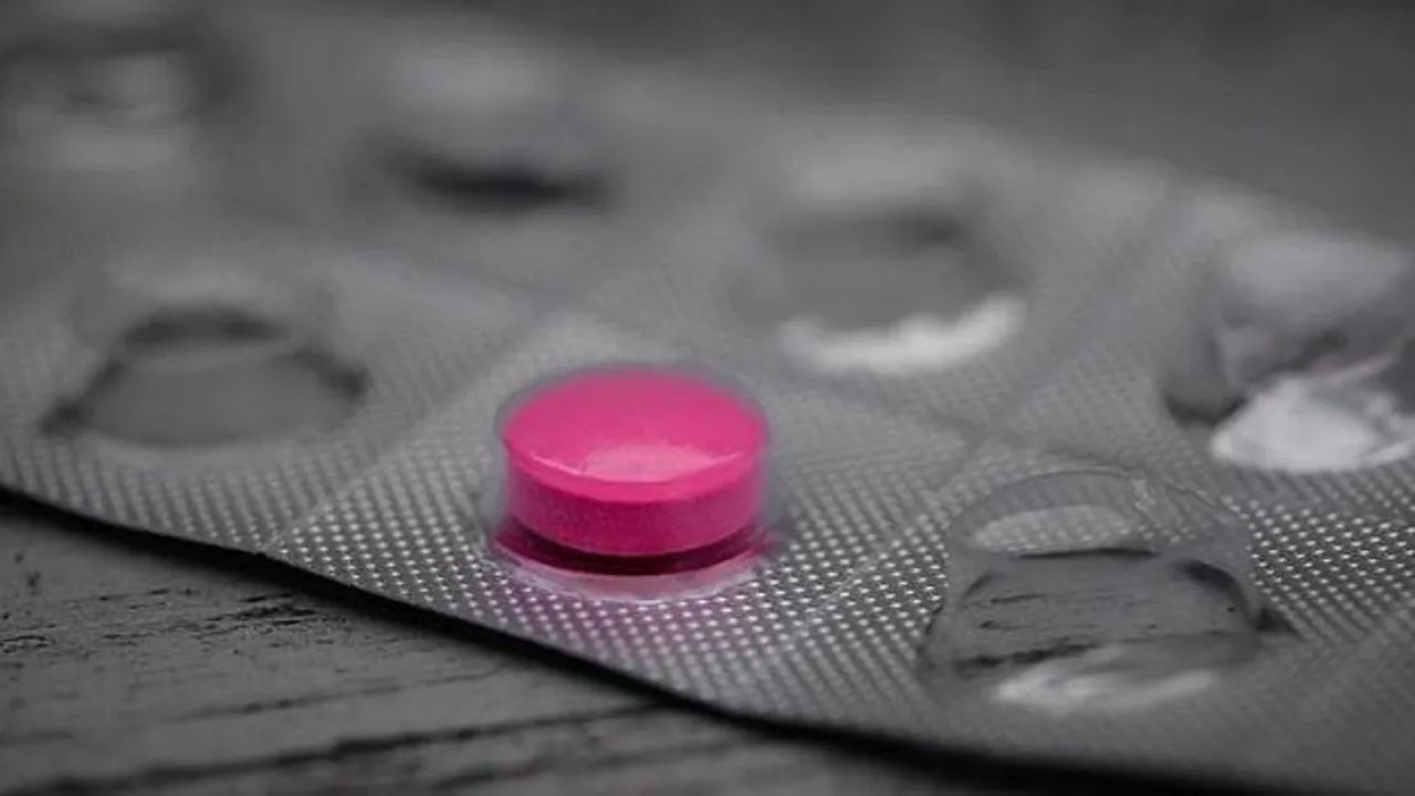 Çocuklar yanlışlıkla doğum kontrol hapı yuttu, hastaneye kaldırıldı