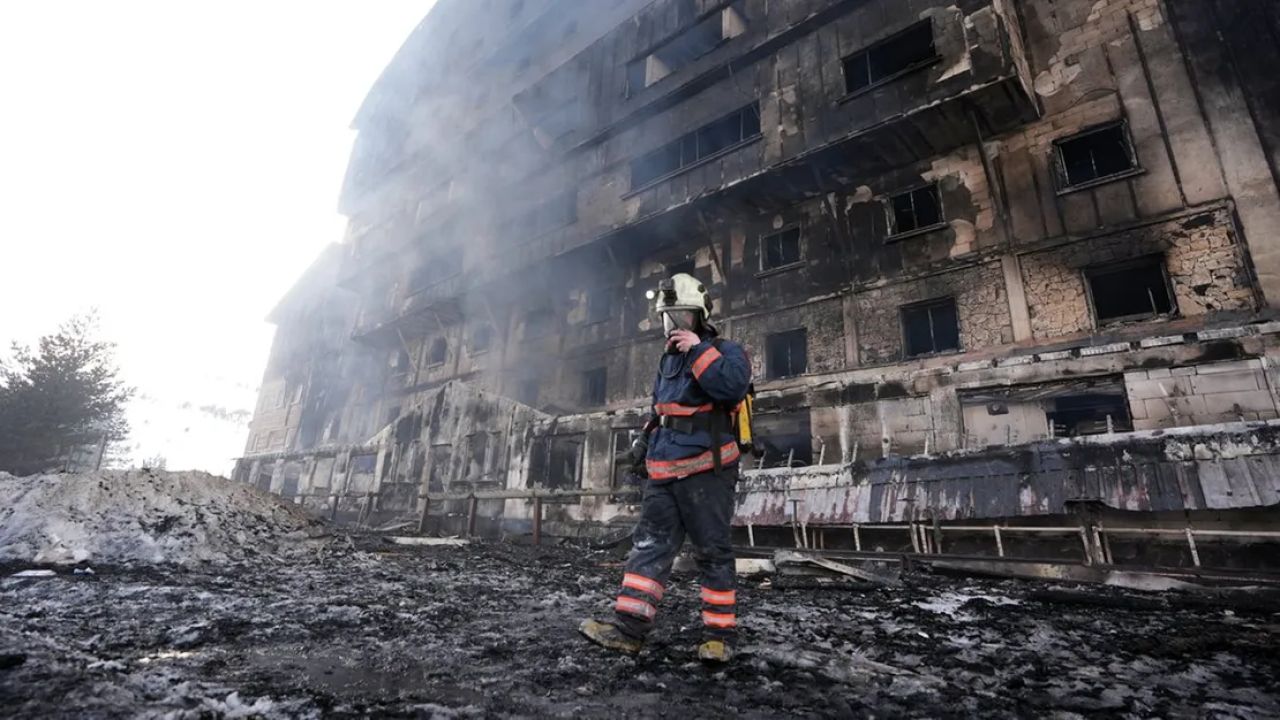 Otel yangını soruşturmasında gözaltı sayısı 12'ye yükseldi