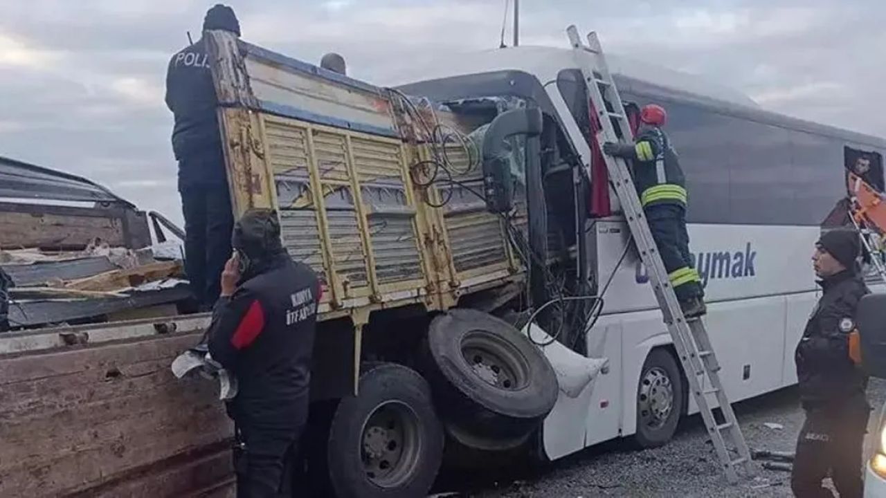 Konya'da trafik kazası: 2 ölü, 18 yaralı