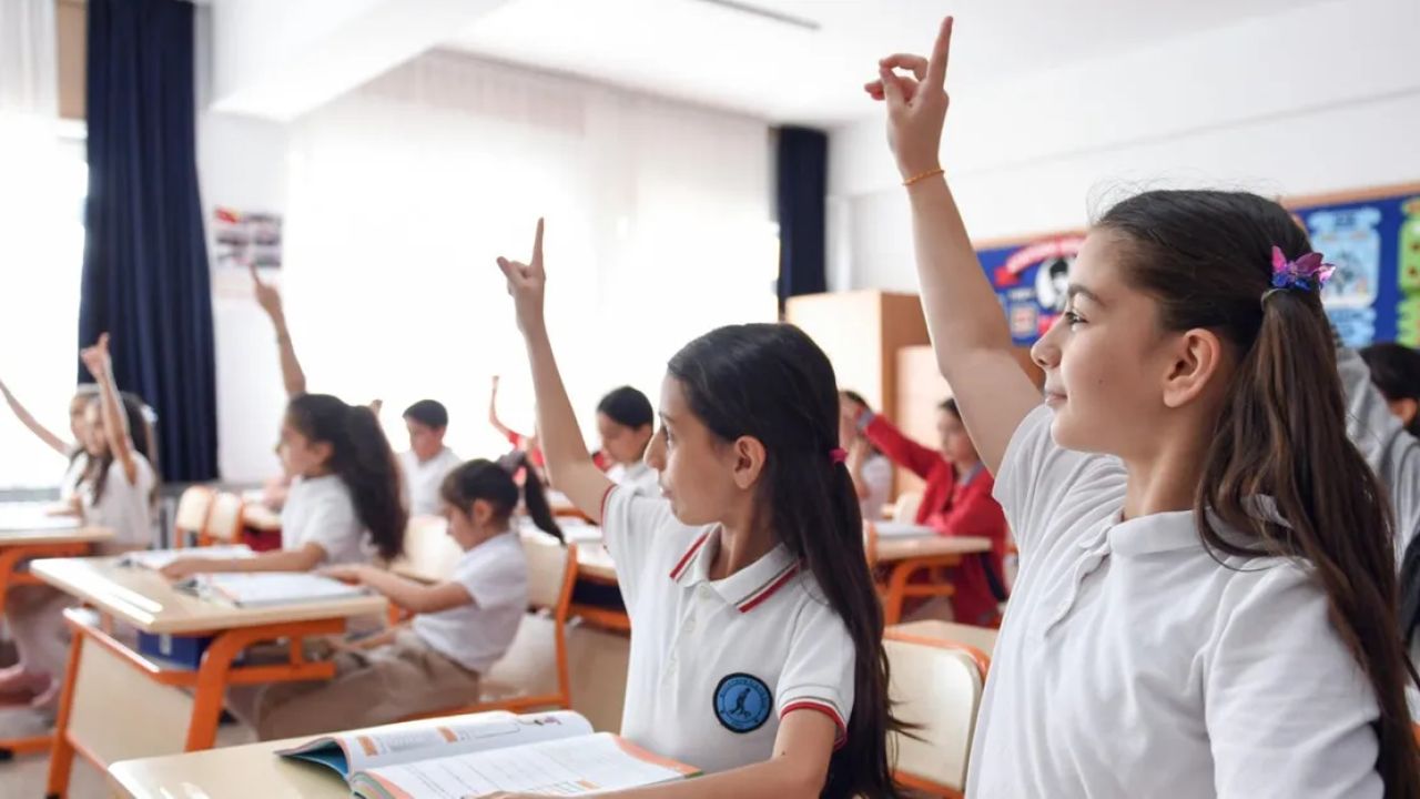 Özel okullarda kıyafet serbestliği getirildi