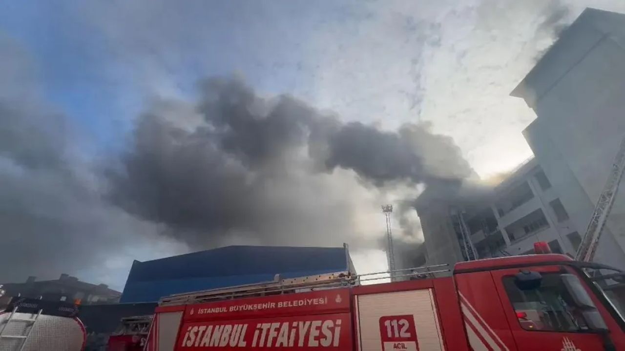 Sultanbeyli'de Tekstil Atölyesinde Yangın Çıktı