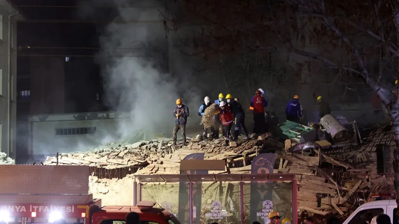 Konya'da dört katlı bina çöktü