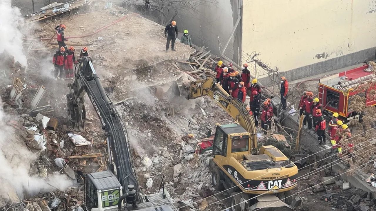 Konya'da Çöken Binada Arama-Kurtarma Çalışmaları Sürüyor