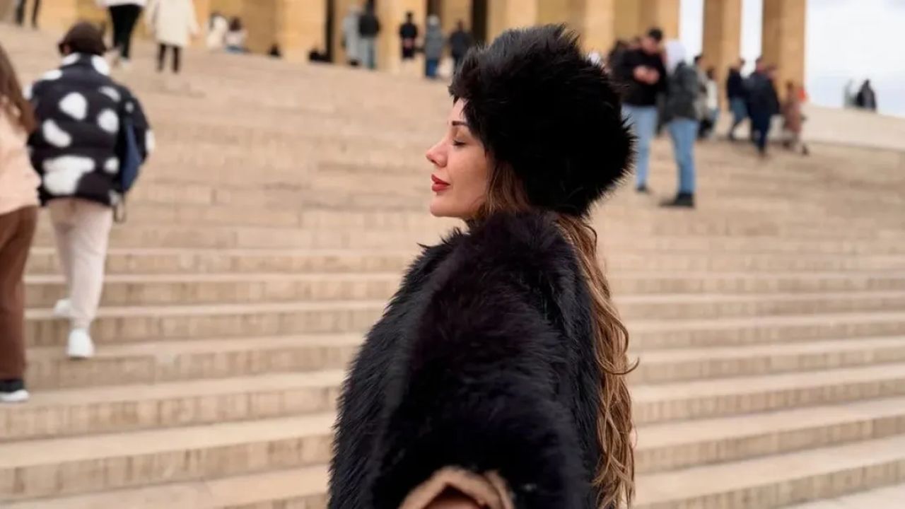 Dilan Polat Anıtkabir'de Çekilmiş Fotoğraflarını Paylaştı