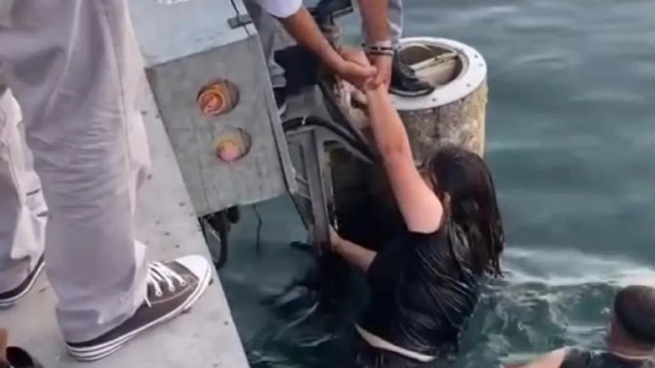 Denizde mahsur kalan kadın balıkçılar tarafından kurtarıldı