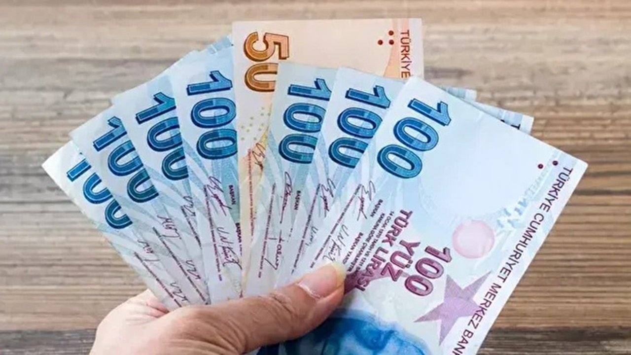 Tek mesajla 1000 TL’yi cebinize indirin! Vatandaşı sevindirecek haber o bankadan geldi