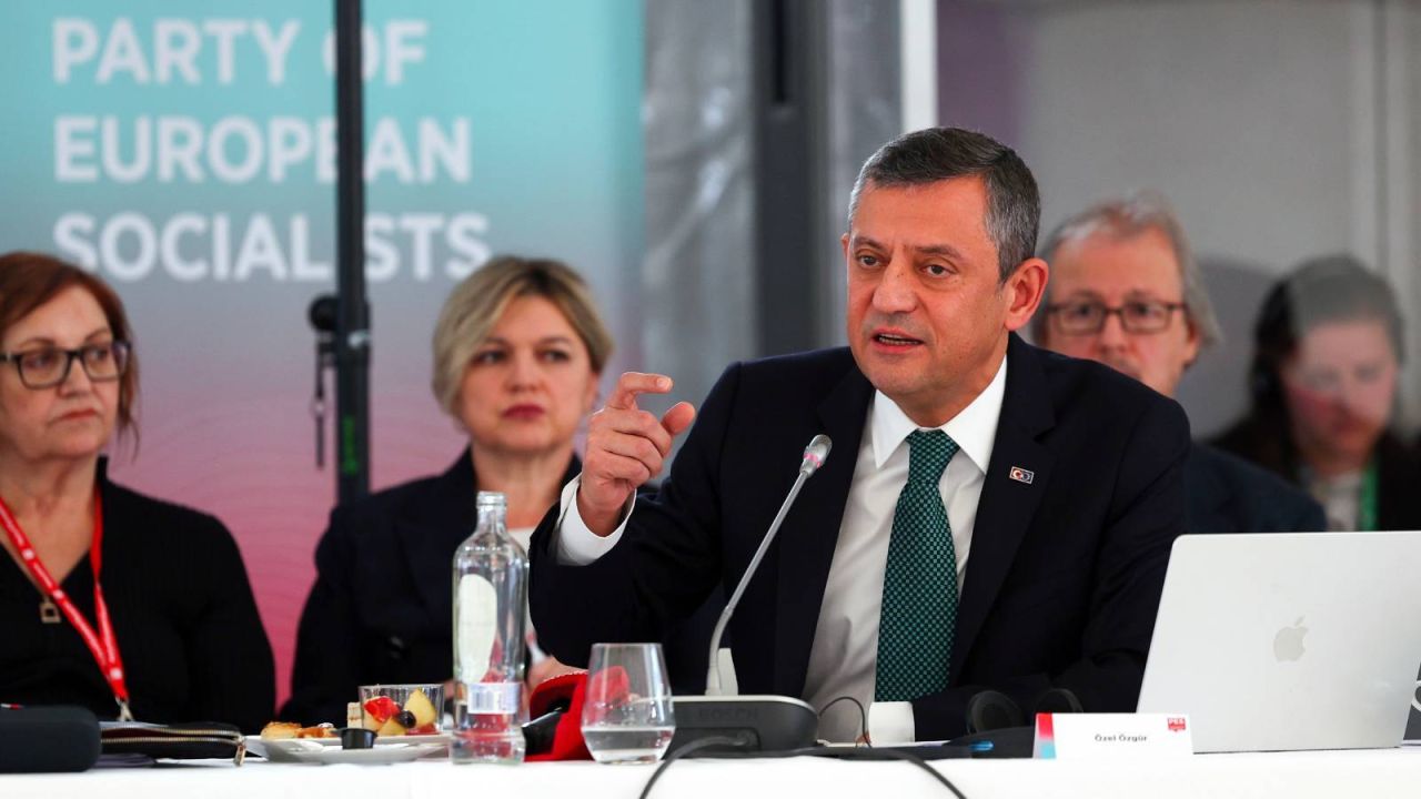Sosyal demokrat liderlerin toplantısında Özel: Fidan'ın Paris davetine dahil edilmemesi yanlış, Erdoğan ile görüşme kritik