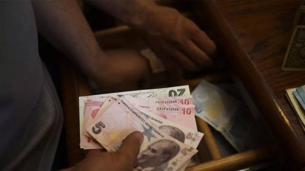 Üç kişilik ailenin aylık geliri Mahfi Eğilmez tarafından değerlendirildi