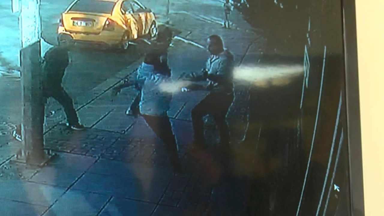 Taksici, istenilen yere gitmeyi reddedince müşteri tarafından bıçaklandı