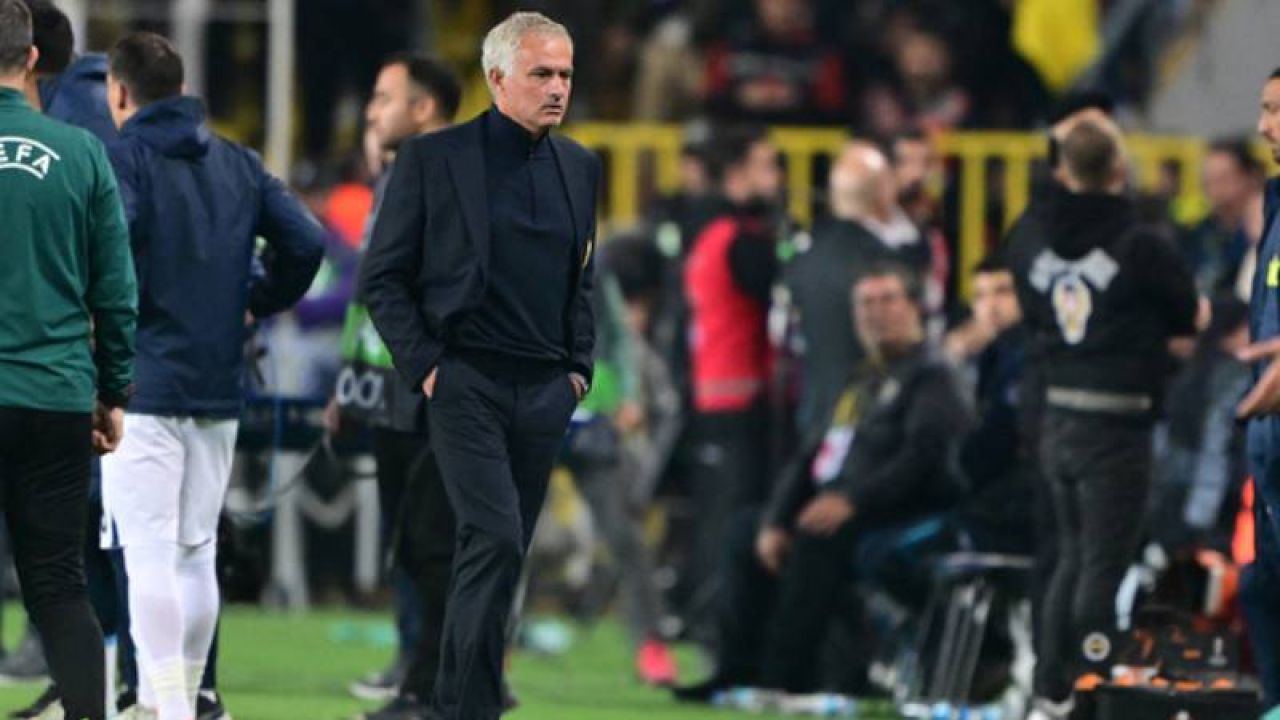 Mourinho, Galatasaray galibiyetine rağmen oyuncularını uyardı