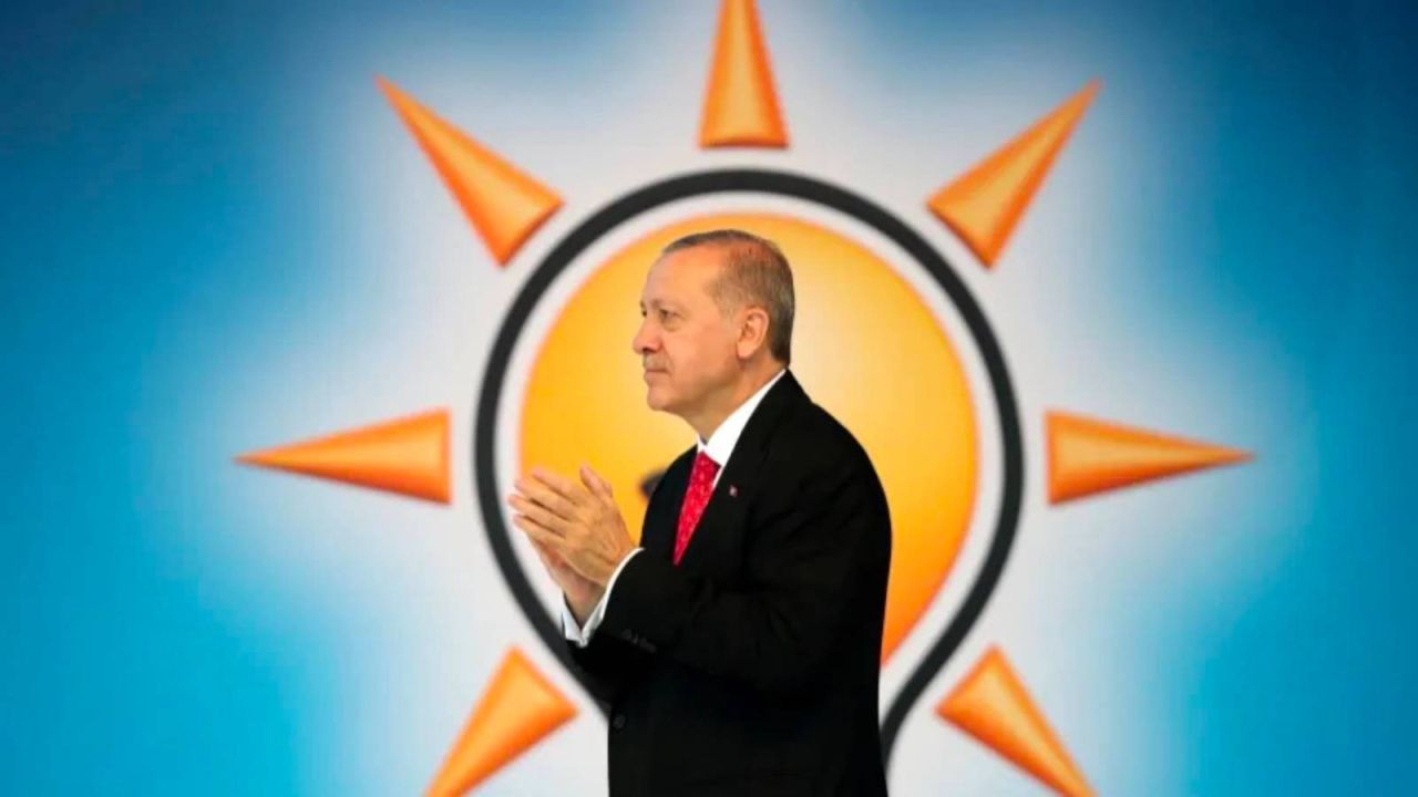 Cem Küçük: Erdoğan Her Şeyin Farkında, İmamoğlu'na Yanaşan AKP'liler Var