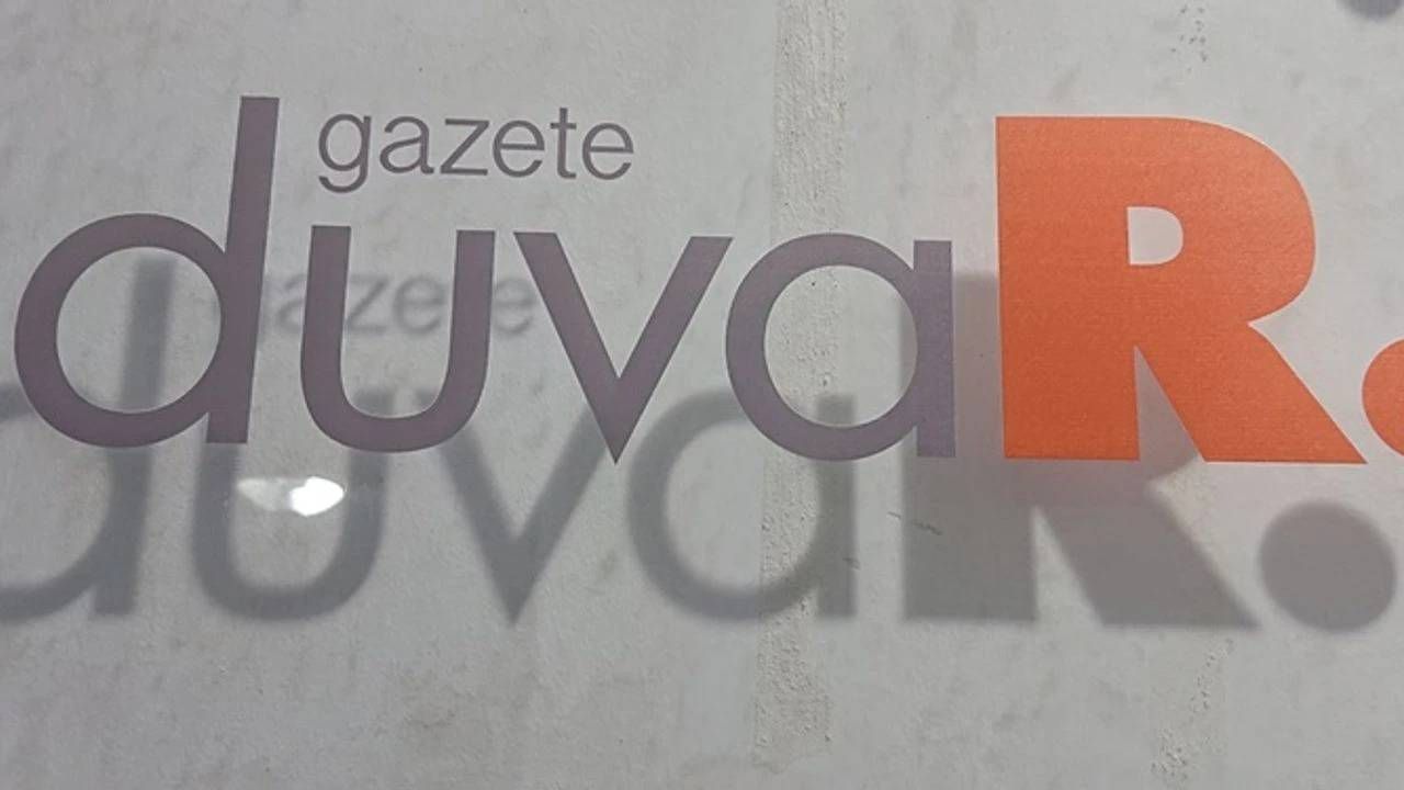 Konuralp'ten Gazete Duvar Tepkisi: 'Bağımsız Medya İçin Dijital Telif Yasası Şart'
