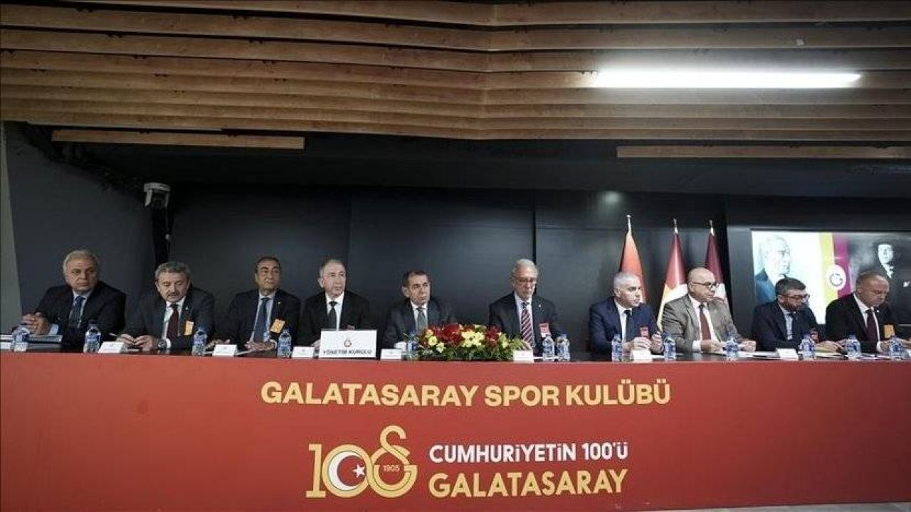 Galatasaray divan kurulu, başkanın futbol kararlarındaki rolünü vurguladı