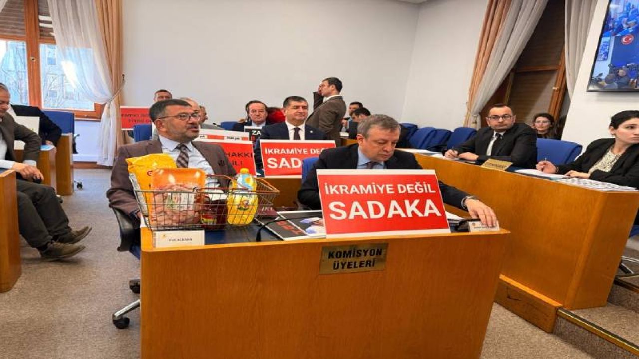 CHP'lilerden ikramiye eleştirisi: İkramiye değil sadaka