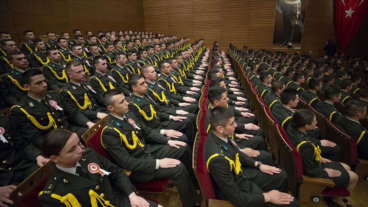 Askeri öğrencilere yatay geçiş yasağı getirildi