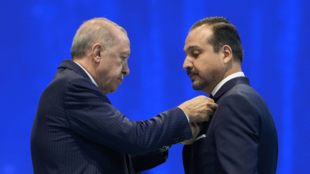 AKP'li Zorlu: Biz O Masanın Ortasında Pergeli Oturtmuş Bir Cumhurbaşkanıyla Çalışıyoruz