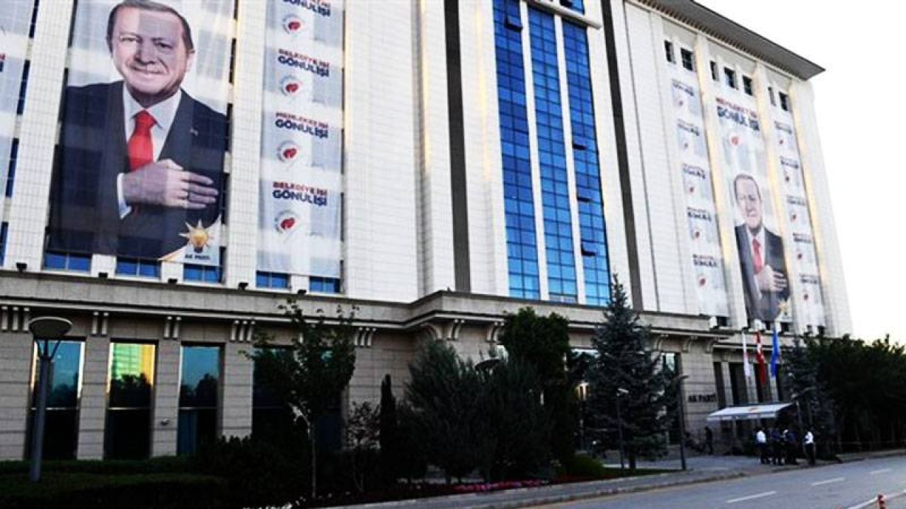 AKP'de yüksek yardımcı sayısı: Bir başkan, 17 yardımcı ile görev yapıyor